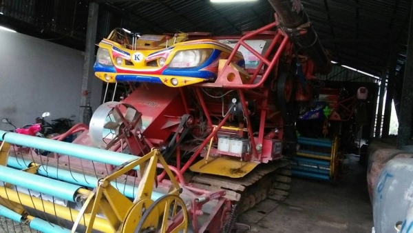 ขายรถเกี่ยวข้าวเกษตร พัฒนาเจ้าช้างไวไฟ ปี52 เครื่อง HINOJO8C 260เทอร์โบว์ ช่วงล่าง12ปั๊ม23