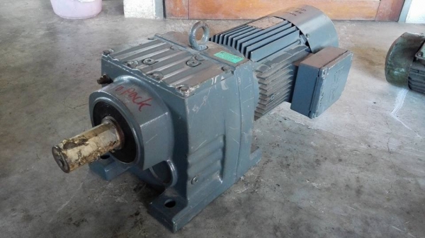 ** SOLD ** มอเตอร์เกียร์ Sew 3 HP มีเบรค ทด 1:45 (31rpm) 380V พร้อมใช้งาน