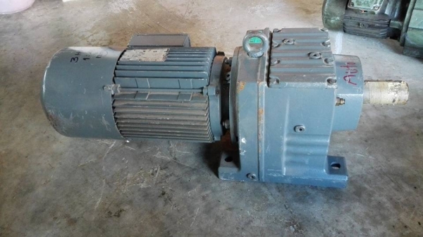 ** SOLD ** มอเตอร์เกียร์ Sew 3 HP มีเบรค ทด 1:45 (31rpm) 380V พร้อมใช้งาน ** SOLD ** มอเตอร์เกียร์ Sew 3 HP มีเบรค ทด 1:45 (31rpm) 380V พร้อมใช้งาน