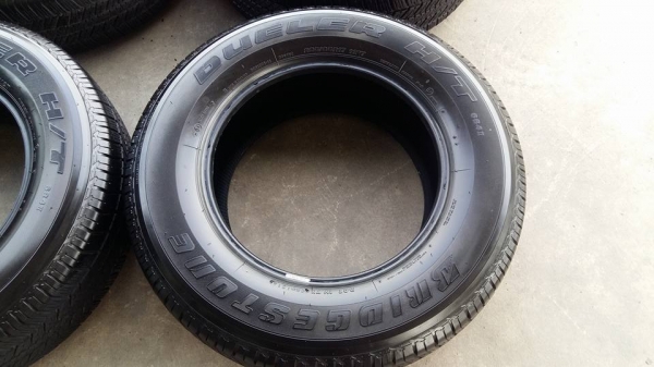 ขายยาง bridgstone dueler h/t 684ll 265/65r17 ยางปี16สนใจติดต่อ ร้าน ก.เจริญการยาง ครับ 081-3747940