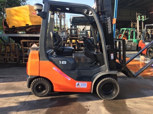 ขายรถโฟล์คลิฟท์ตักยางพาราตักปาล์ม081-8342060
