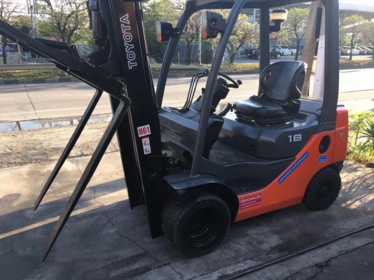 ขายรถโฟล์คลิฟท์ตักยางพาราตักปาล์ม081-8342060