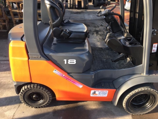 ขายรถโฟล์คลิฟท์ตักยางพาราตักปาล์ม081-8342060