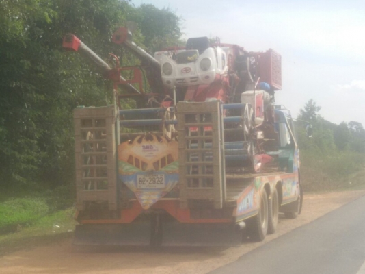 ขายรถเกี่ยวข้าวศักดิ์ss300อุ้ม1.5ตันสเปคโรงงาน