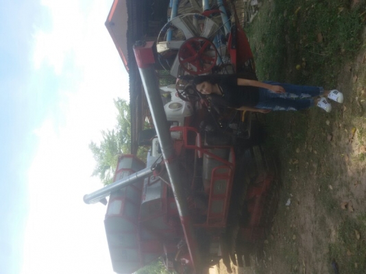 ขายรถเกี่ยวข้าวศักดิ์ss300อุ้ม1.5ตันสเปคโรงงาน