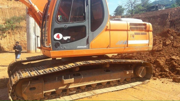 ขายแบคโฮดูซาน DOOSAN 225LCA มีให้เลือก 4 คัน ราคา คันละ 1,400,000