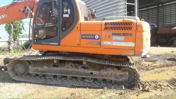 ขายแบคโฮดูซาน DOOSAN 225LCA มีให้เลือก 4 คัน ราคา คันละ 1,400,000