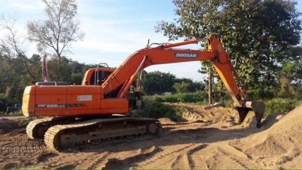 ขายแบคโฮดูซาน DOOSAN 225LCA มีให้เลือก 4 คัน ราคา คันละ 1,400,000