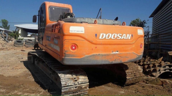 ขายแบคโฮดูซาน DOOSAN 225LCA มีให้เลือก 4 คัน ราคา คันละ 1,400,000