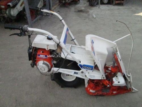 ราคาพิเศษ10,000 บาท!! รถเกี่ยวข้าวเดินตาม KUBOTA RA20 รหัสสินค้า : 80802432  www.nihonmono.com