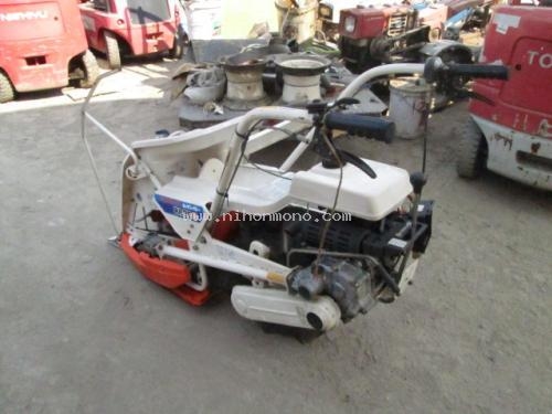 ราคาพิเศษ10,000 บาท!! รถเกี่ยวข้าวเดินตาม KUBOTA RA20 รหัสสินค้า : 80802432  www.nihonmono.com