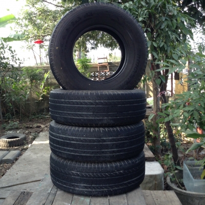 +++ ขายยางบริดสโตน  265-70-16  ปี 13  สภาพสวย  4  เส้น ราคา  5,000.-  บาทครับ