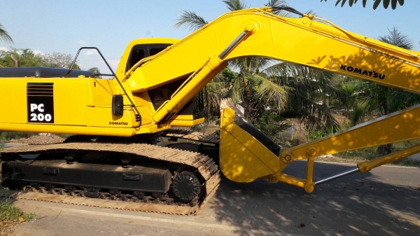 ขายแบล็คโฮ KOMATSU PC200-6 รถสถาพเต็ม พร้อมใช้งาน มีใบInvoice ขายแบล็คโฮ KOMATSU PC200-6 รถสถาพเต็ม พร้อมใช้งาน มีใบInvoice