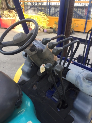 KOMATSU FD25-14 เครื่องดีเซล เกียร์ธรรมดา เสา5เมตร งาเท สนใจติดต่อ083-062-0223(ปอน)