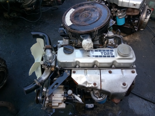 เครื่องยนต์ นิสสันTD25 สวยๆไม่มีไอ รับประกัน