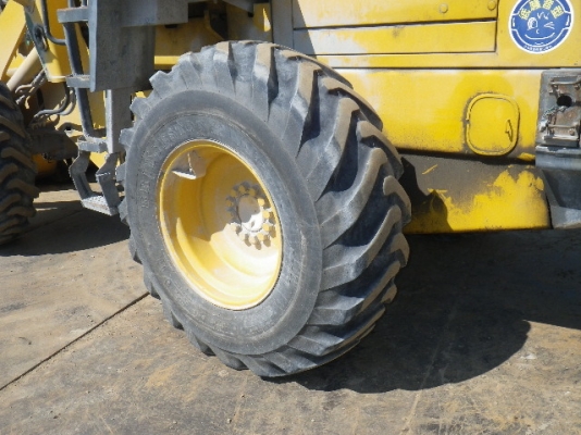 ขาย : รถตัก ยี่ห้อ : KOMATSU รุ่น : WA100-3 สี : เหลือง ขาย : รถตัก ยี่ห้อ : KOMATSU รุ่น : WA100-3 สี : เหลือง