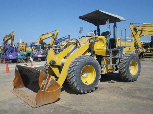 ขาย : รถตัก ยี่ห้อ : KOMATSU รุ่น : WA100-3 สี : เหลือง ขาย : รถตัก ยี่ห้อ : KOMATSU รุ่น : WA100-3 สี : เหลือง