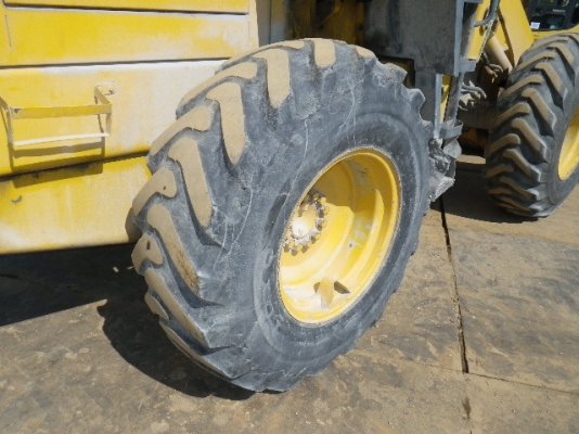 ขาย : รถตัก ยี่ห้อ : KOMATSU รุ่น : WA100-3 สี : เหลือง ขาย : รถตัก ยี่ห้อ : KOMATSU รุ่น : WA100-3 สี : เหลือง