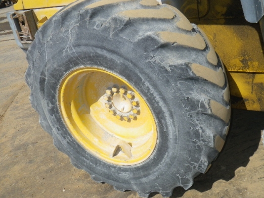 ขาย : รถตัก ยี่ห้อ : KOMATSU รุ่น : WA100-3 สี : เหลือง ขาย : รถตัก ยี่ห้อ : KOMATSU รุ่น : WA100-3 สี : เหลือง