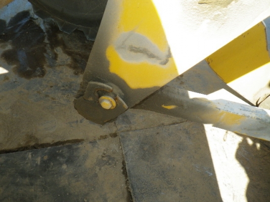 ขาย : รถตัก ยี่ห้อ : KOMATSU รุ่น : WA100-3 สี : เหลือง ขาย : รถตัก ยี่ห้อ : KOMATSU รุ่น : WA100-3 สี : เหลือง