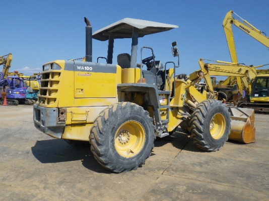 ขาย : รถตัก ยี่ห้อ : KOMATSU รุ่น : WA100-3 สี : เหลือง ขาย : รถตัก ยี่ห้อ : KOMATSU รุ่น : WA100-3 สี : เหลือง
