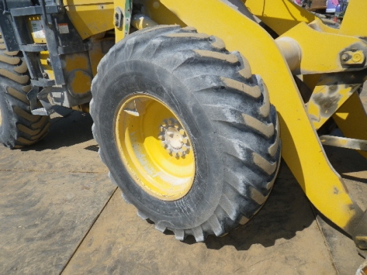 ขาย : รถตัก ยี่ห้อ : KOMATSU รุ่น : WA100-3 สี : เหลือง ขาย : รถตัก ยี่ห้อ : KOMATSU รุ่น : WA100-3 สี : เหลือง