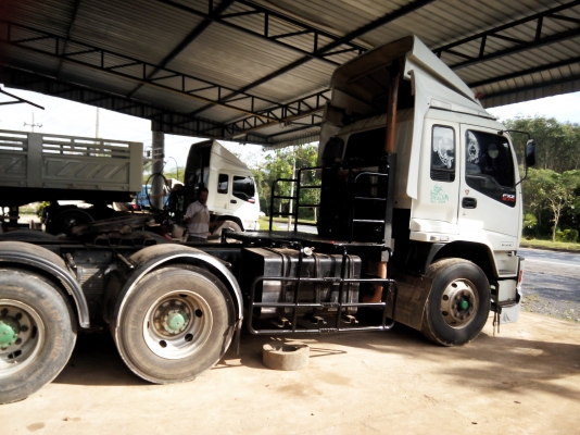 ขายรถบรรทุก 10 ล้อหัวลาก ISUZU DECA 270 แรงม้าปี 2549 ราคา 1250000