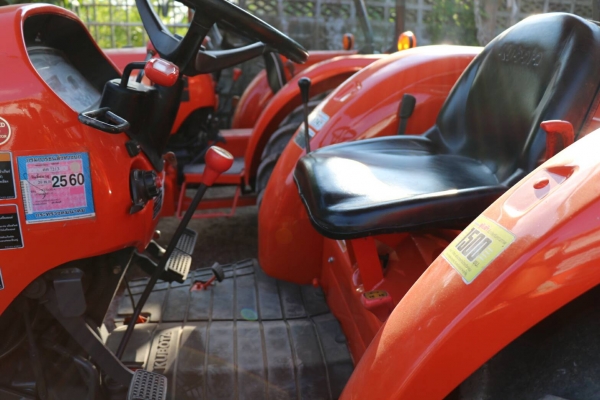 ขายรถไถ KUBOTA L4708 แถมดันหน้า และผาน6 รถพร้อมใช้งานไดเเลย ทะเบียนพร้อม ราคา 375,000 อ.แกลง จ.ระยอง มีบริการขนส่งทั่วไทย DC Tractor Rayong 0818618678,0899347475 https://www.facebook.com/DC-Tractor-Rayong-3071545327…/shop… id line=081-861867 ขายรถไถ KUBOTA L4708 แถมดันหน้า และผาน6 รถพร้อมใช้งานไดเเลย ทะเบียนพร้อม ราคา 375,000 อ.แกลง จ.ระยอง มีบริการขนส่งทั่วไทย DC Tractor Rayong 0818618678,0899347475 https://www.facebook.com/DC-Tractor-Rayong-3071545327…/shop… id line=081-861867