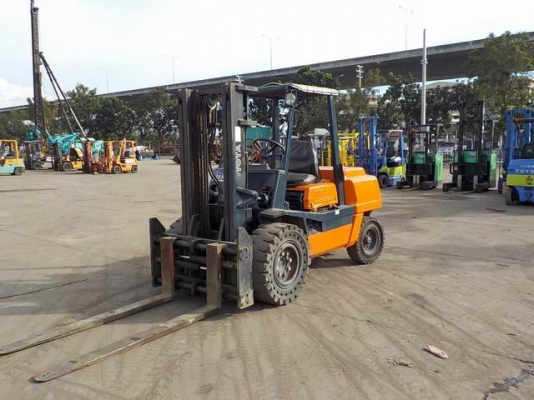 ขายรถยก4.5ตัน..รถนอกเอกสารกรมศุลากรพร้อม.สวยจากนอก