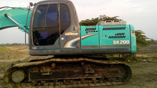 สวยไม่เกรงใจใคร รถขุด SK200-8 YN12 เล่มทะเบียนทำงาน 18000 ชม.