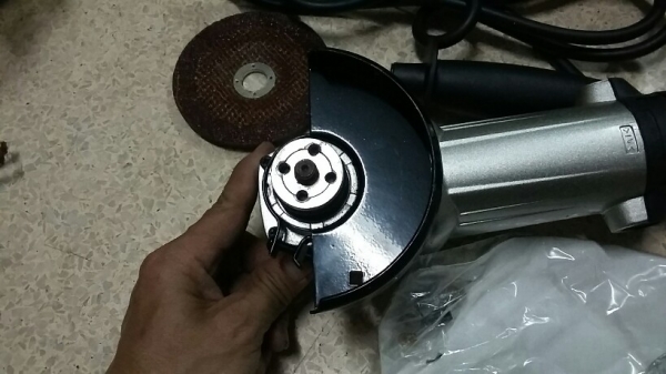 เจียร์หรือลูกหมู 4 นิ้ว ราคาเบาหวิว ของใหม่มือ 1 ครับ  รอบจัดกำลังดี  ราคาเบา ๆ ให้เพื่อนสมาชิก มีติดบ้านไว้ใช้งานกันครับ ราคา 450 บาท รวมส่งธรรมดาครับ อุปกรณ์มาครบตามรูปครับ