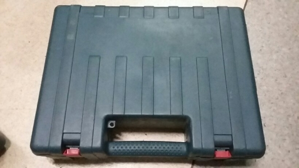 สว่านโรตารี่ 3 ระบบ  เจาะ เจาะกระแทก สกัด หมุนซ้ายขวาได้ มีหัวจับดอกสว่านธรรมดา พร้อมดอกสว่านในกล่อง 1100 บาทรวมส่งธรรมดาครับ