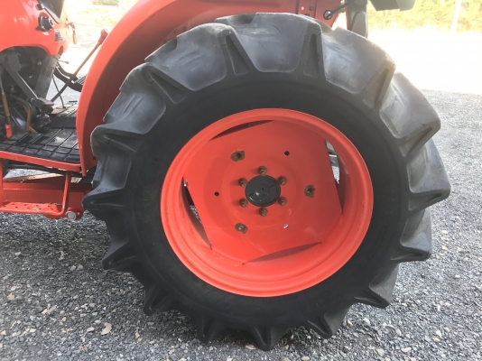 ขายรถไถคูโบต้า L4708SP (4WD)2เพลา พร้อมอุปกรณ์ ใบมีดดันดินและผานพรวน ราคา 498,000 บาท พร้อมส่งฟรีถึงบ้าน โทรสอบถามได้เลยค่ะ 081-9136451 ขอดูรูปทาง Line:Bow6451  รถสวย สภาพพร้อมใช้งาน  ชั่วโมงทำงาน 400 ชั่วโมง  เครื่องดี เกียร์ดี ยางดีทั้ง 4 เส้น ตรวจเชคเร