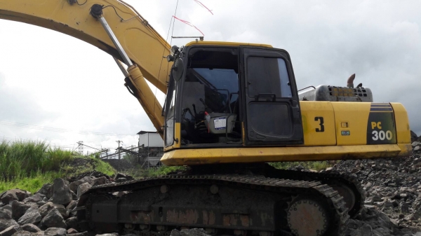 ขออนุญาติขาย รถPC300-8 KOMATSU เอกสารพร้อมเล่ม พร้อมใช้งานราคาเบาๆ1450000 สนใจติดต่อ0853224877-0988930465 ขออนุญาติขาย รถPC300-8 KOMATSU เอกสารพร้อมเล่ม พร้อมใช้งานราคาเบาๆ1450000 สนใจติดต่อ0853224877-0988930465