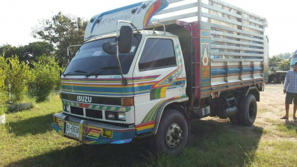 ขออนุญาติขาย6ล้อดั้มรถประกอบเครื่อง 175 ISUZU พร้อมใช้งานราคา395000สนใจติดต่อ0853224877-0988930465