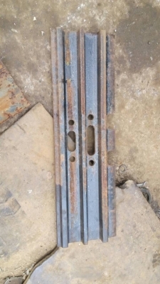 ขายแผ่นแทรก รถแมคโค โคมัสสุ PC-300 รูน๊อต 22 มิล แผ่นยาว 80ซม. สภาพตามรูป แผ่นสวยมากครับ ขายไม่แพงครับ