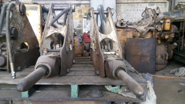 ขายหัวเจาะ รถแมคโคเล็ก ขนาด รุ่น 20-30-40 สภาพเก่านอก ขายไม่แพงครับ