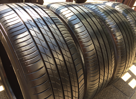 ยาง Michelin 225 50 17 ปลายปี13 ดอกเต็ม เนื้อนิ่ม ราคาไม่แพง