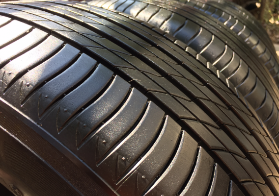 ยาง Michelin 225 50 17 ปลายปี13 ดอกเต็ม เนื้อนิ่ม ราคาไม่แพง