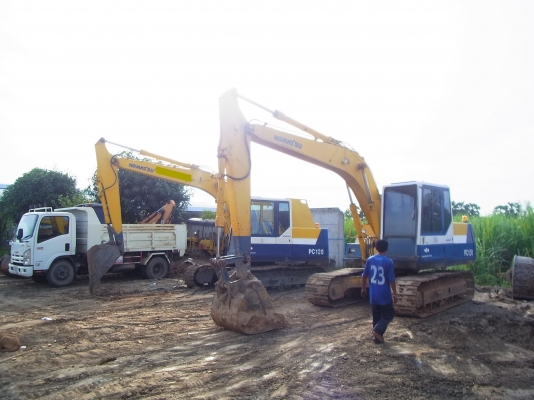ขายยกล๊อต รถแบ็คโฮ Komatsu Pc120 รุ่น 5 มีให้เลือกทั้งหมด 3 คัน