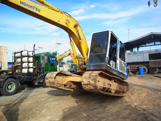 ขายยกล๊อต รถแบ็คโฮ Komatsu Pc120 รุ่น 5 มีให้เลือกทั้งหมด 3 คัน