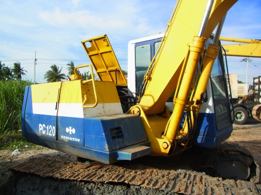 ขายยกล๊อต รถแบ็คโฮ Komatsu Pc120 รุ่น 5 มีให้เลือกทั้งหมด 3 คัน