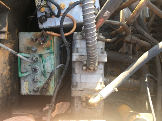 ขายอะใหล่ด่วน KOMATSU PC60-3 และPC60-5(ขายอะใหล่นะครับ)