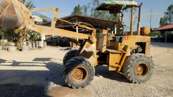 ขายด่วนรถตักKOMATSU 507สองเพลาใช้งานทุกวันราคาถูกสุดๆแล้วต้องการขายโทรไอดีไลน์0843923995