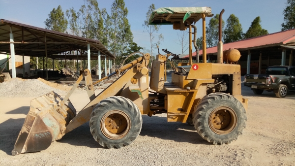 ขายด่วนรถตักKOMATSU 507สองเพลาใช้งานทุกวันราคาถูกสุดๆแล้วต้องการขายโทรไอดีไลน์0843923995