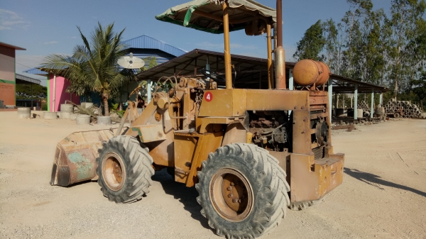 ขายด่วนรถตักKOMATSU 507สองเพลาใช้งานทุกวันราคาถูกสุดๆแล้วต้องการขายโทรไอดีไลน์0843923995