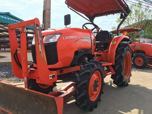 คูโบต้า L3208SP 4 WD รถเกรด A พร้อมใบมีดดันหน้า