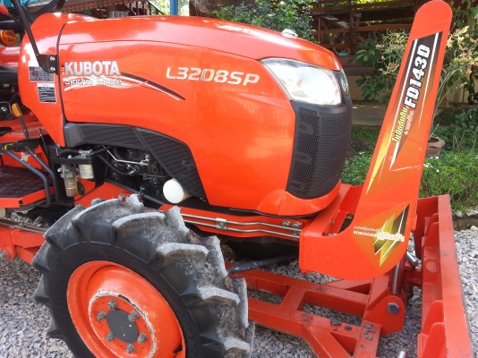 คูโบต้า L3208SP 4 WD รถเกรด A พร้อมใบมีดดันหน้า คูโบต้า L3208SP 4 WD รถเกรด A พร้อมใบมีดดันหน้า
