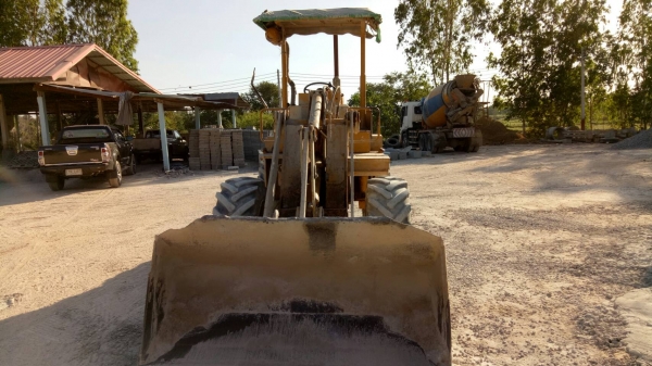 ขายด่วนรถตัก KOMATSU 507 เอวอ่อน รถสภาพสวย เครื่องปั้มดีเยี่ยม ยางสวยพร้อมใช้งาน เหมาะสมหรับร้านอุปกรณ์ก่อสร้าง รถพร้อมทำงานทันทีครับ