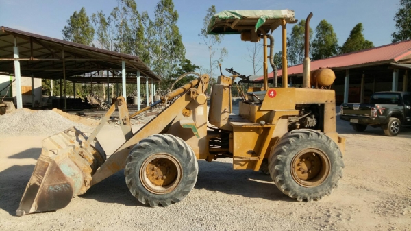 ขายด่วนรถตัก KOMATSU 507 เอวอ่อน รถสภาพสวย เครื่องปั้มดีเยี่ยม ยางสวยพร้อมใช้งาน เหมาะสมหรับร้านอุปกรณ์ก่อสร้าง รถพร้อมทำงานทันทีครับ